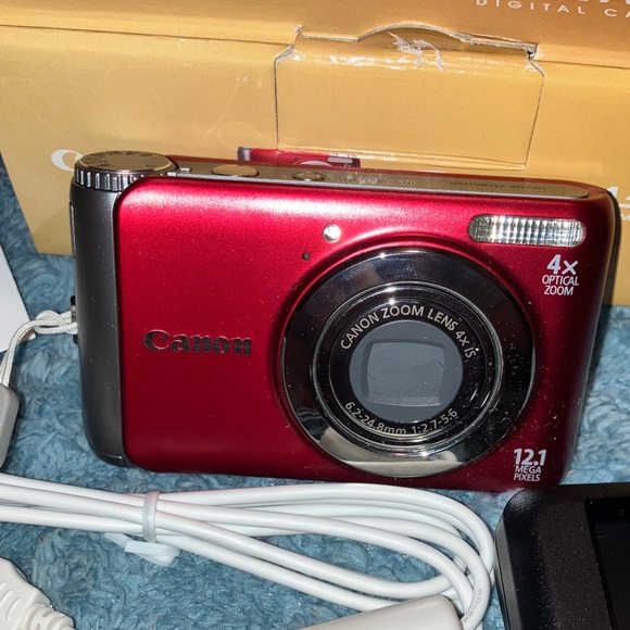 Canon PowerShot A3100 IS Red Digital Camera Bundle - Picture 2 of 9